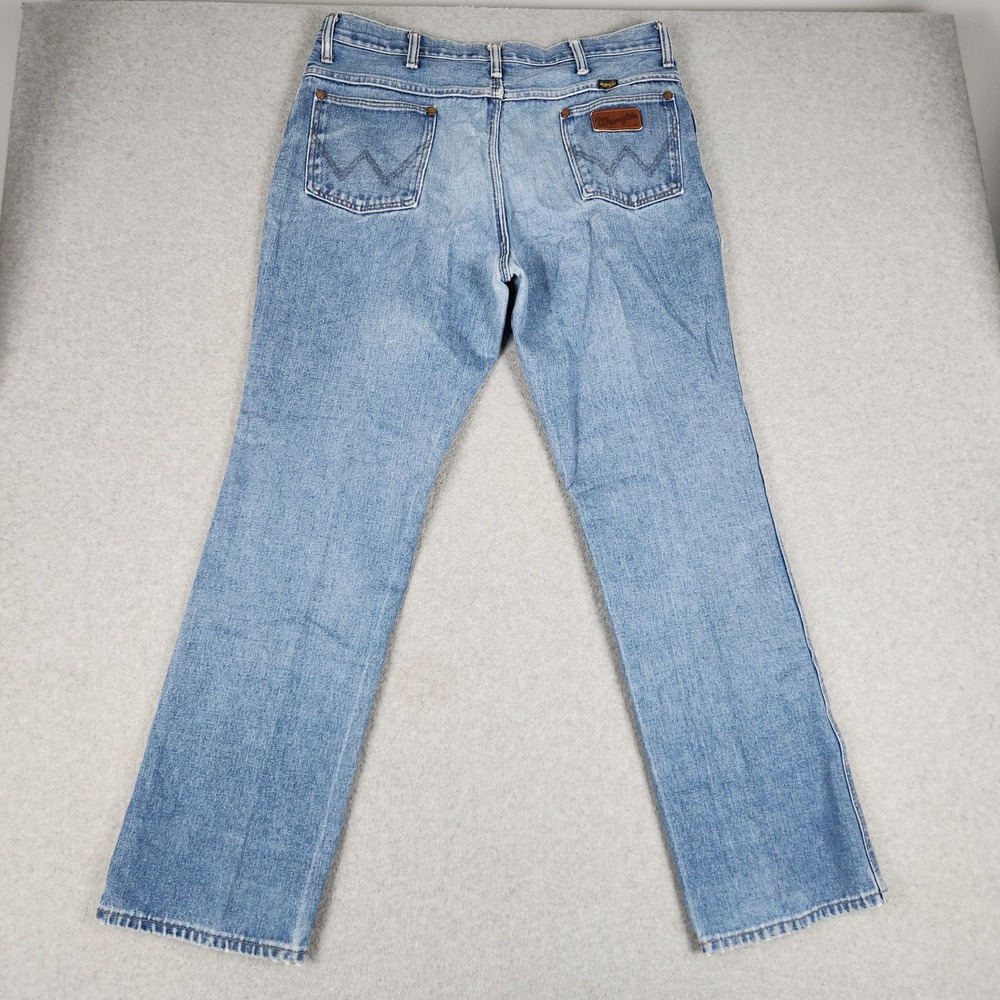Wrangler Jeans Mens 38x32 Blue Denim Faded Medium Wash Workwear Straight Leg